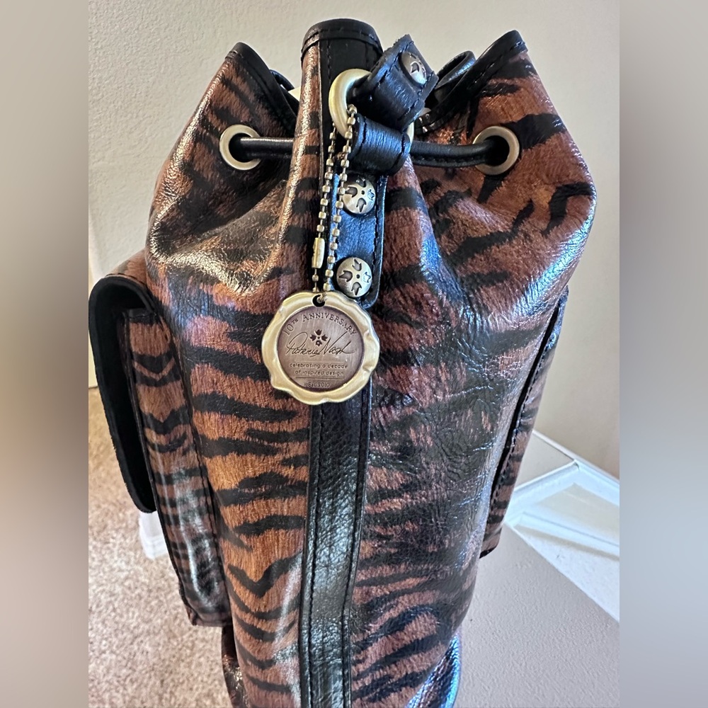 NWOT! Rare and Retired. Patricia Nash Tiger Drawstring Bag w/Matching Wallet - Picture 6 of 12